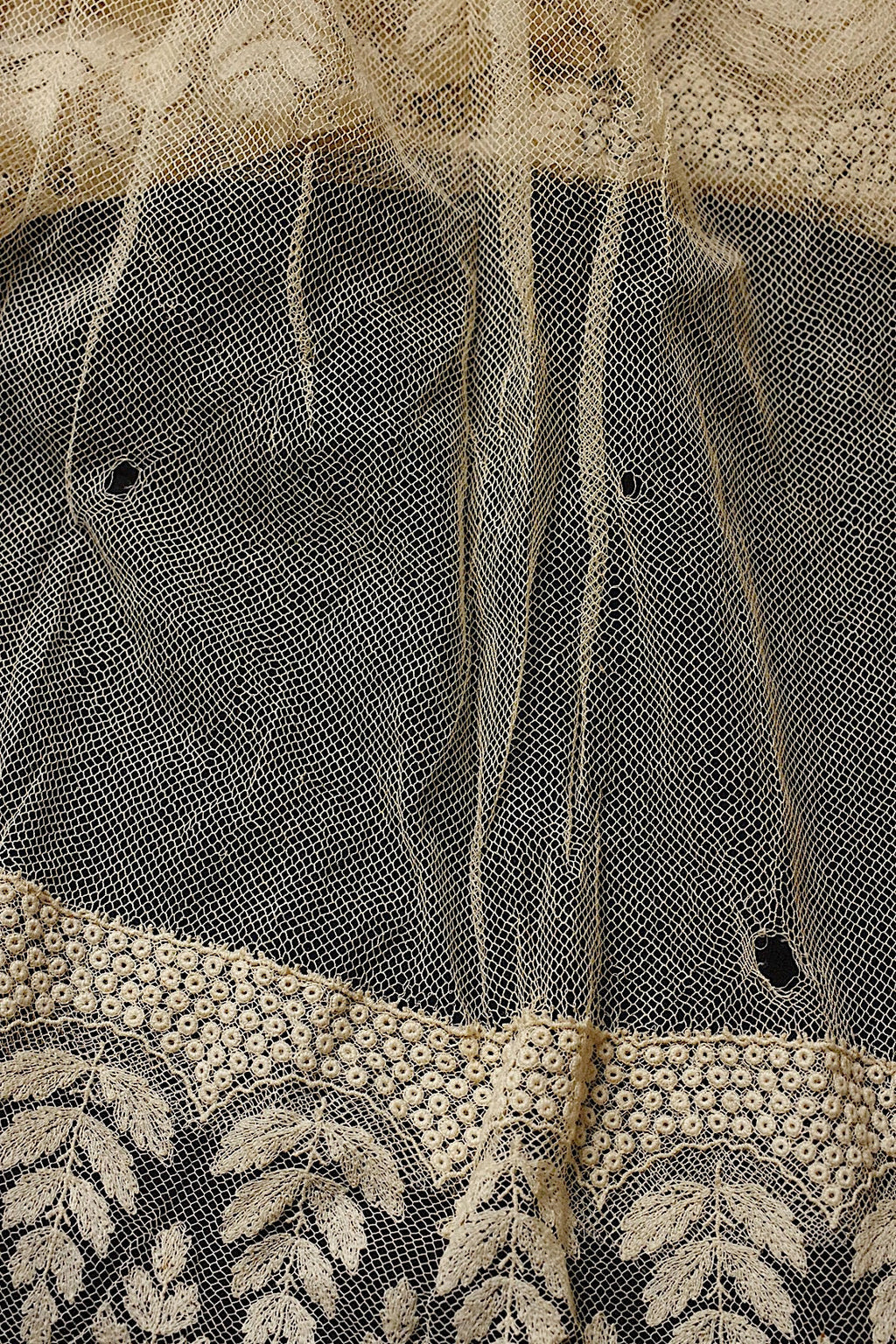 アンティークレース　dentelle ancienne スカート生地　ハギレ1 .FR a l'epoque