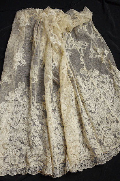 アンティークレース　dentelle ancienne スカート生地　ハギレ2 .FR a l'epoque