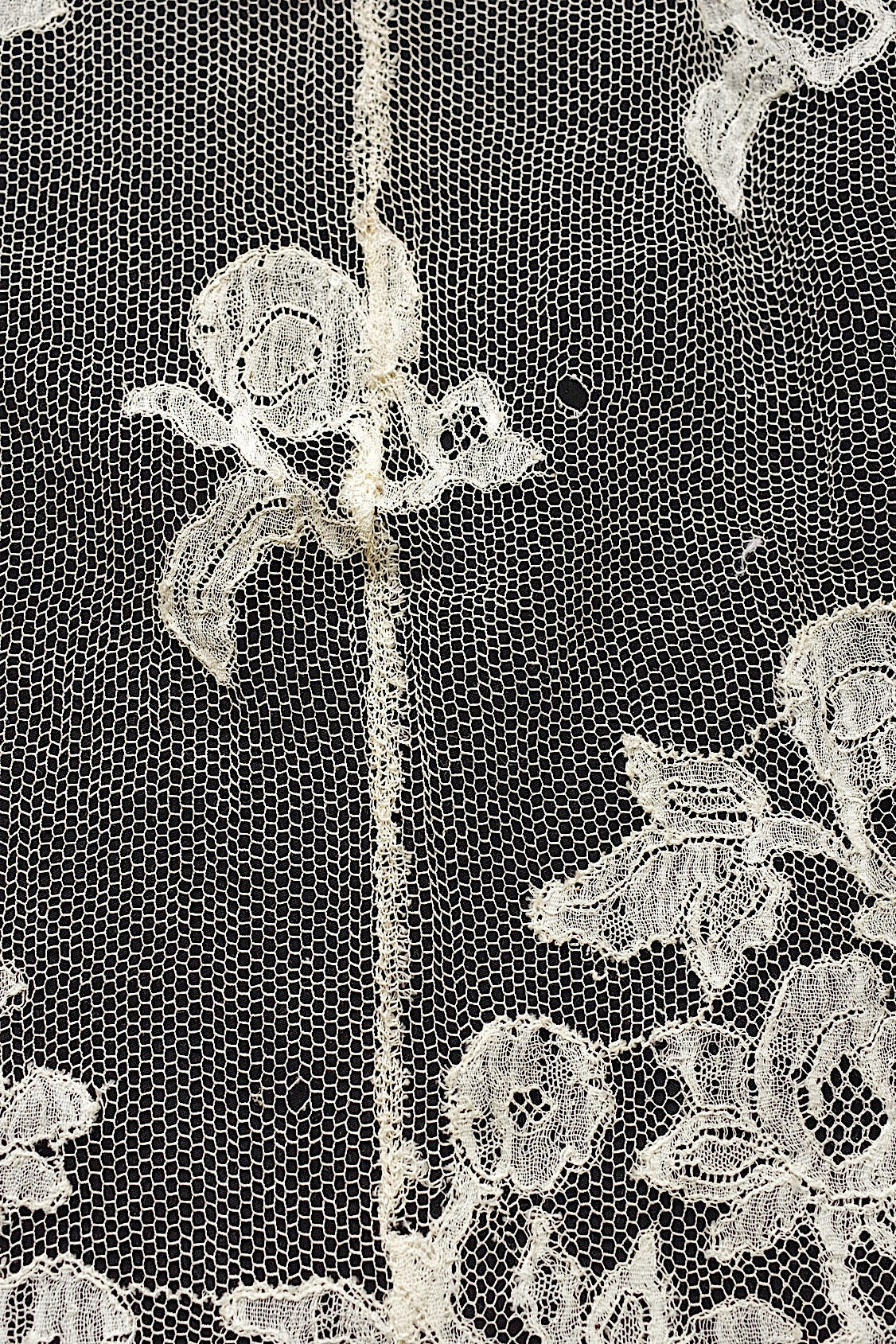 アンティークレース　dentelle ancienne スカート生地　ハギレ2 .FR a l'epoque