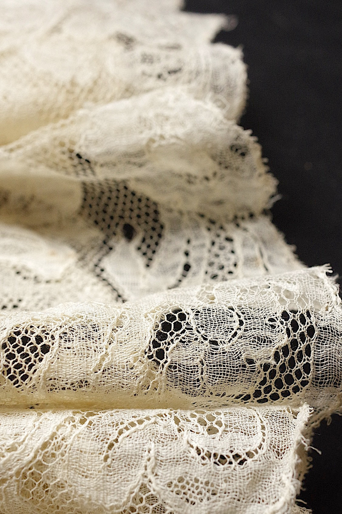 アンティークレース　dentelle ancienne スカート生地　ハギレ2 .FR a l'epoque