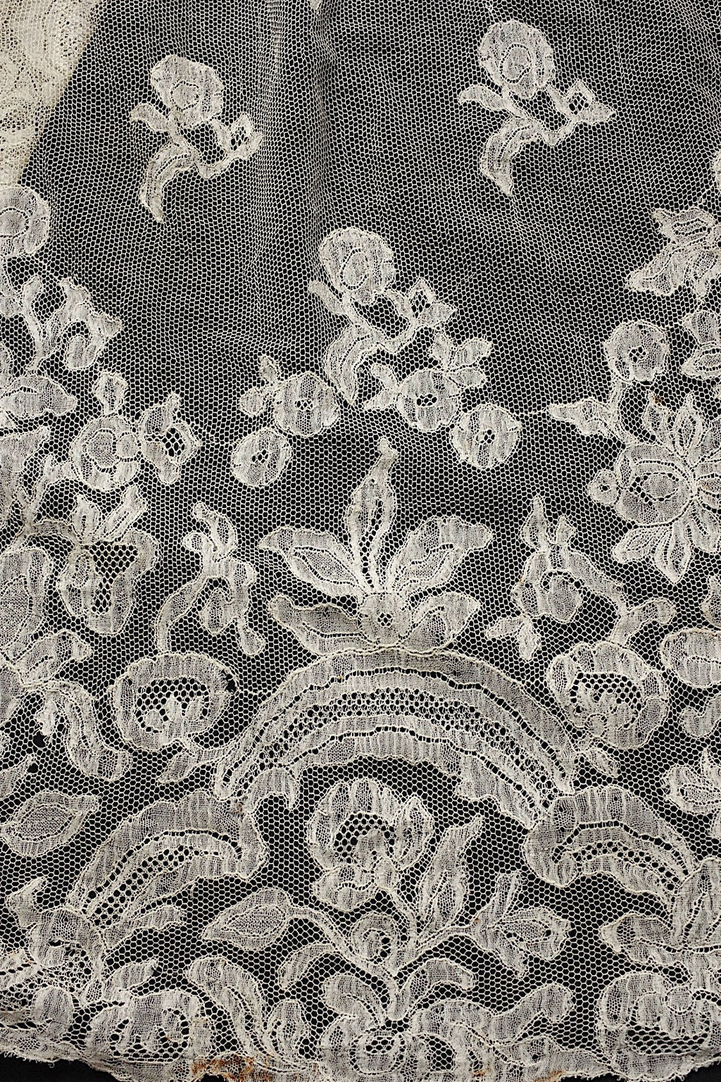 アンティークレース　dentelle ancienne スカート生地　ハギレ2 .FR a l'epoque