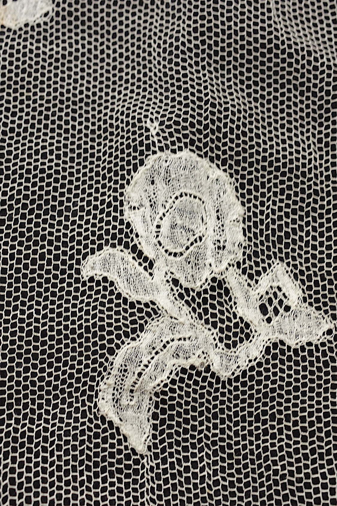 アンティークレース　dentelle ancienne スカート生地　ハギレ2 .FR a l'epoque