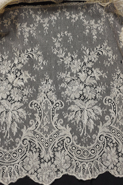 アンティークレース　dentelle ancienne 134cm .FR a l'epoque
