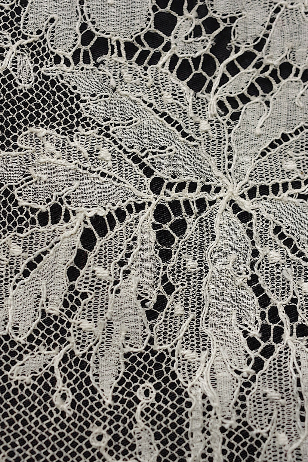 アンティークレース　dentelle ancienne 134cm .FR a l'epoque