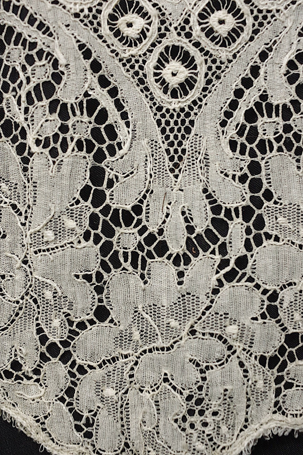 アンティークレース　dentelle ancienne 134cm .FR a l'epoque