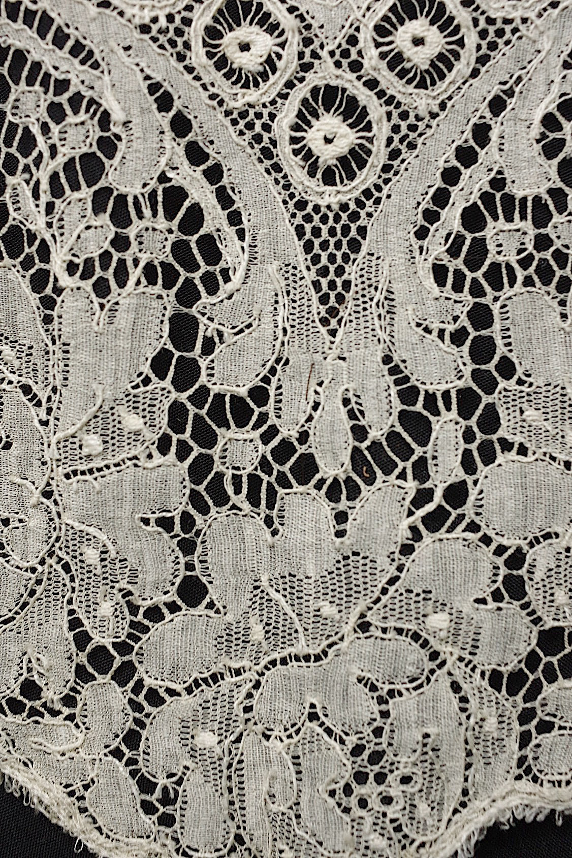 アンティークレース　dentelle ancienne 134cm .FR a l'epoque