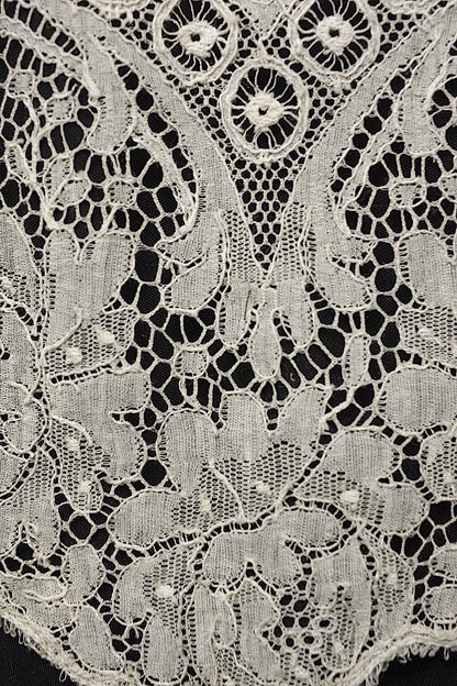 アンティークレース　dentelle ancienne 134cm .FR a l'epoque