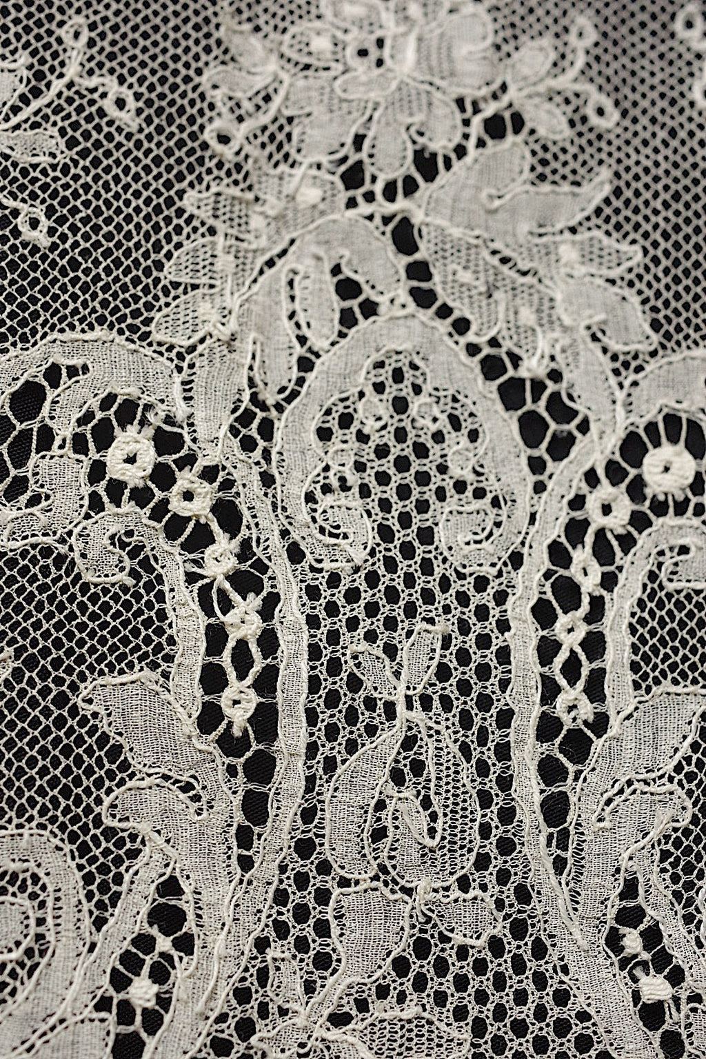 アンティークレース　dentelle ancienne 134cm .FR a l'epoque