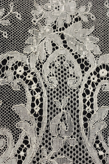 アンティークレース　dentelle ancienne 134cm .FR a l'epoque