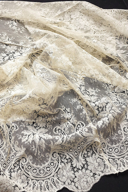 アンティークレース　dentelle ancienne 134cm .FR a l'epoque