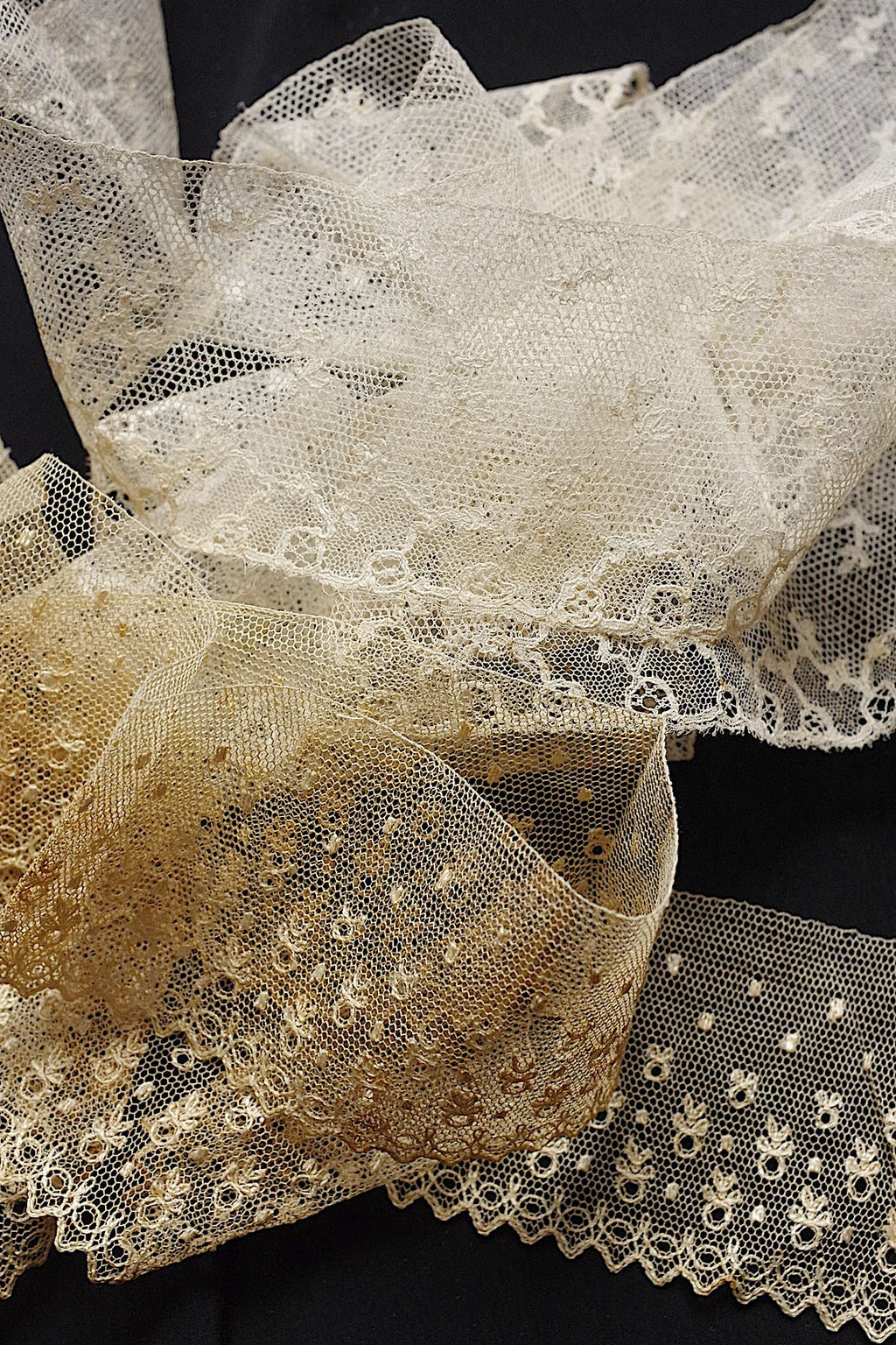 アンティークレース　dentelle ancienne 194cm　103cm .FR a l'epoque