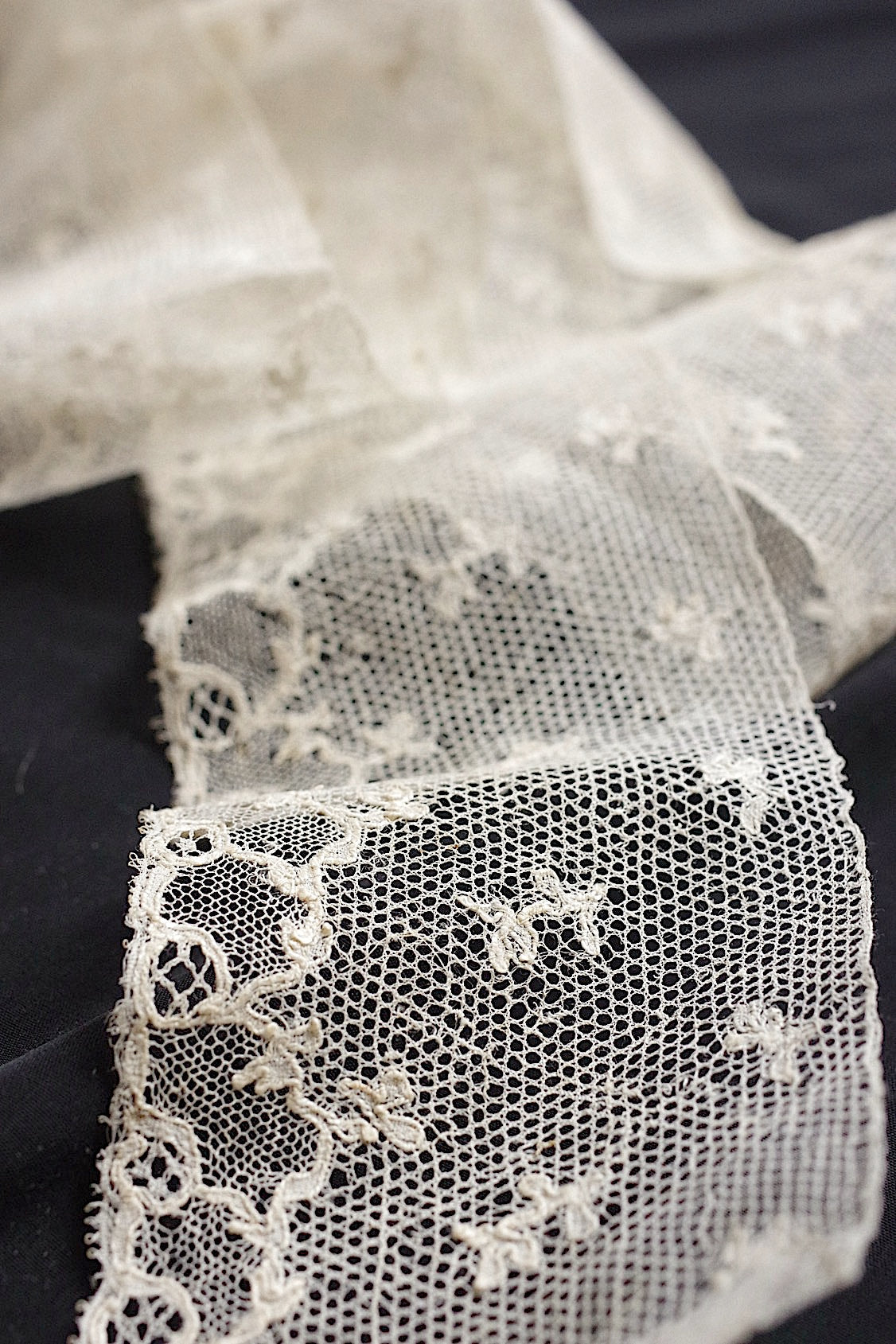 アンティークレース　dentelle ancienne 194cm　103cm .FR a l'epoque