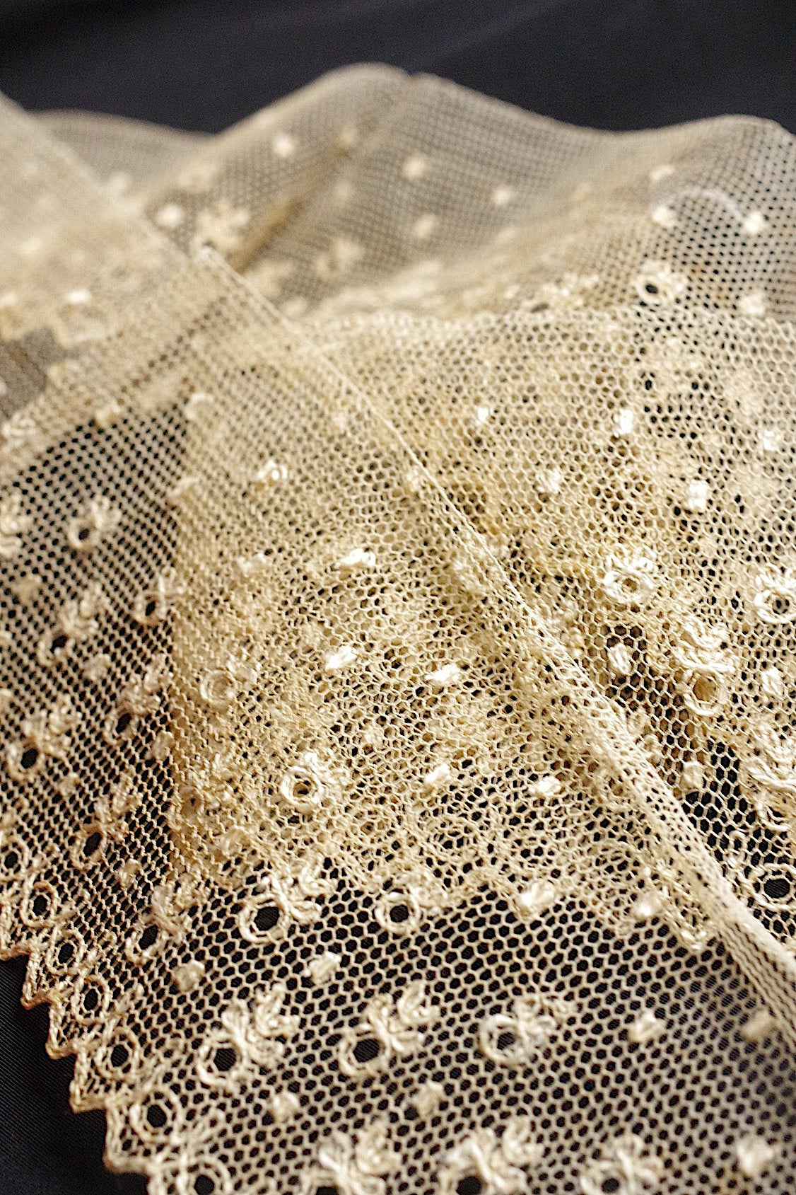 アンティークレース　dentelle ancienne 194cm　103cm .FR a l'epoque