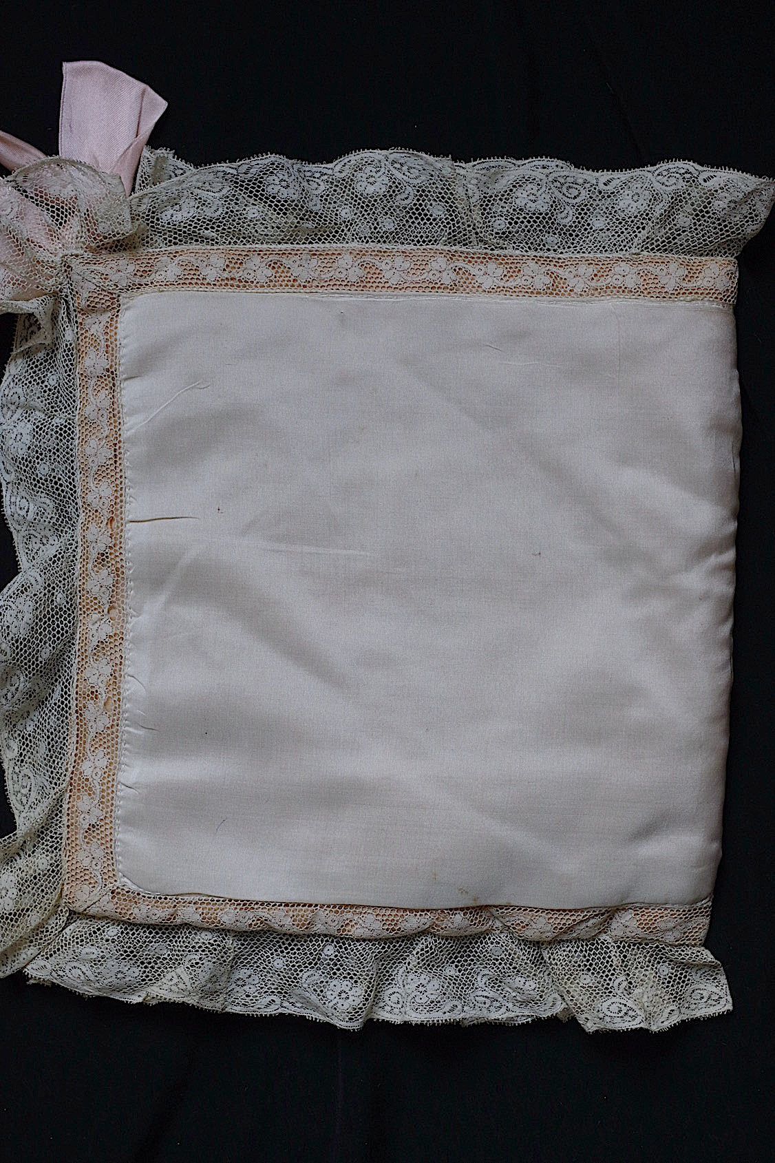 アンティークレース　dentelle ancienne クッション .FR a l'epoque