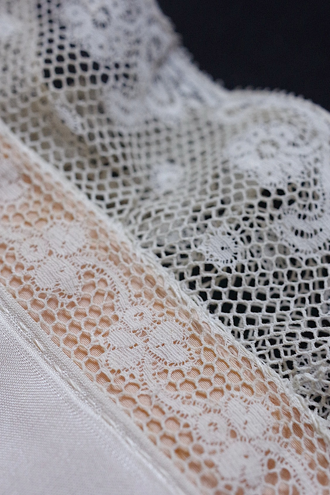 アンティークレース　dentelle ancienne クッション .FR a l'epoque