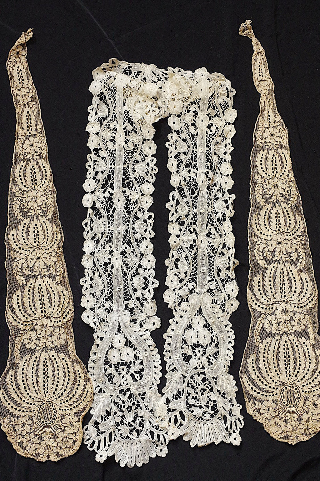 アンティークレース　dentelle ancienne タイ＋モチーフ .FR a l'epoque