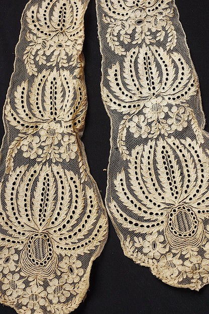 アンティークレース　dentelle ancienne タイ＋モチーフ .FR a l'epoque
