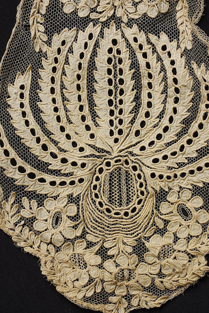 アンティークレース　dentelle ancienne タイ＋モチーフ .FR a l'epoque