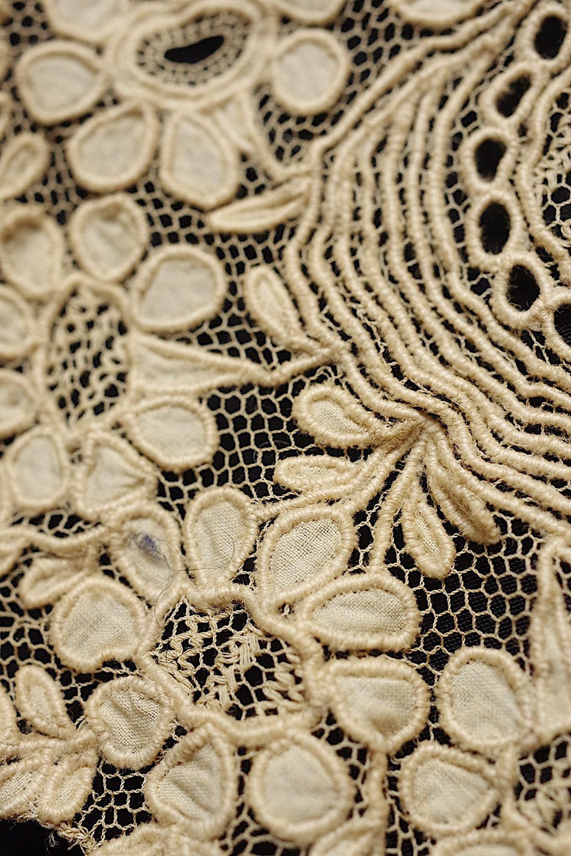 アンティークレース　dentelle ancienne タイ＋モチーフ .FR a l'epoque