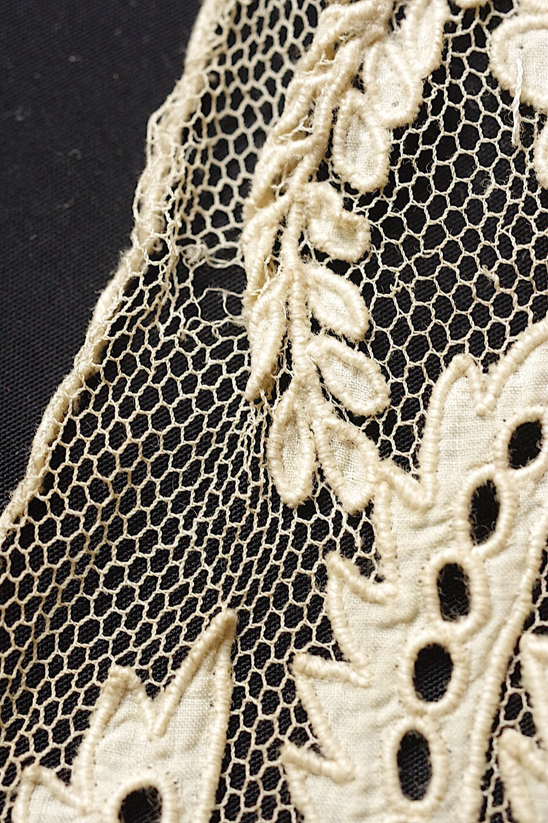 アンティークレース　dentelle ancienne タイ＋モチーフ .FR a l'epoque