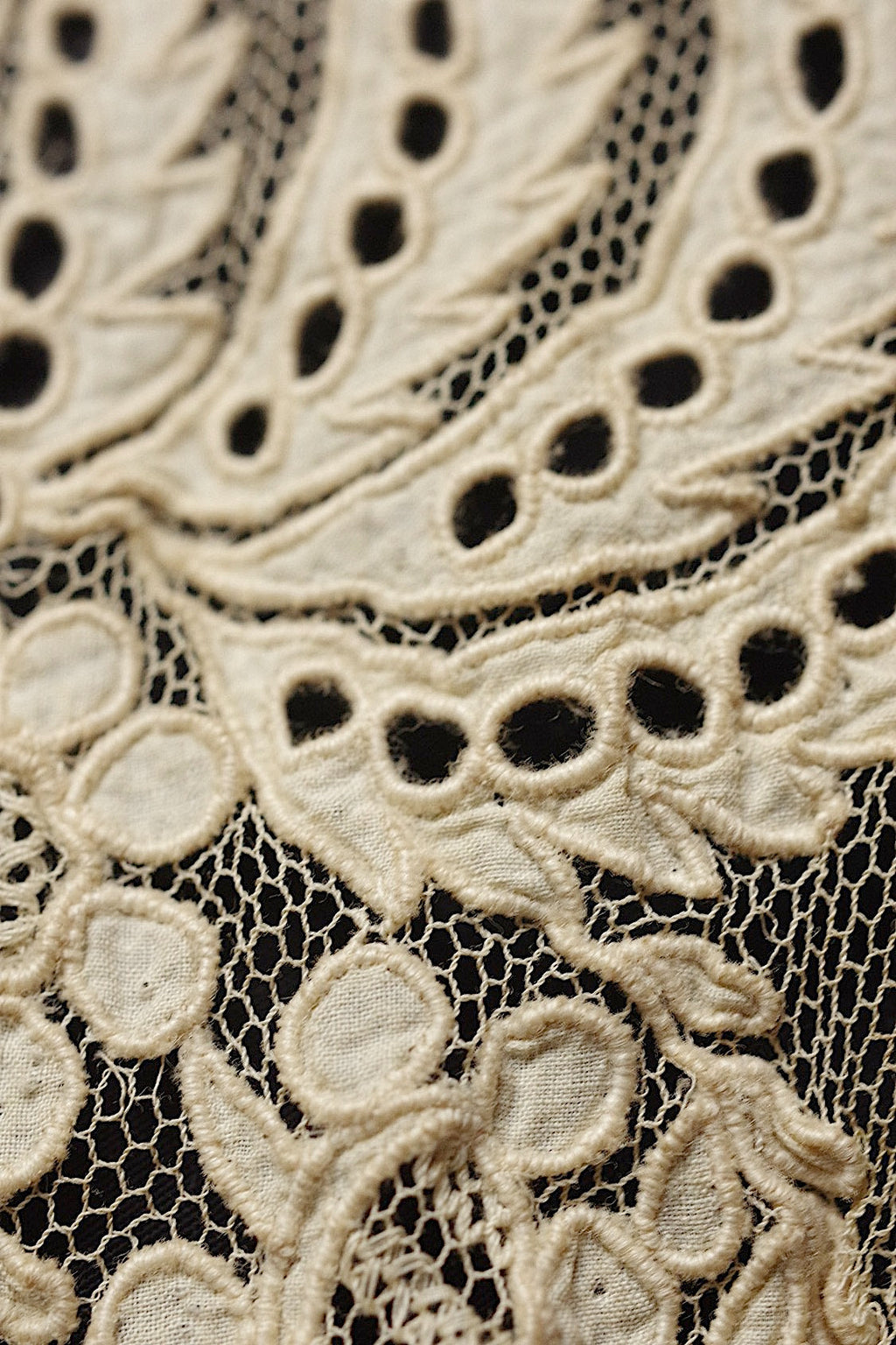 アンティークレース　dentelle ancienne タイ＋モチーフ .FR a l'epoque