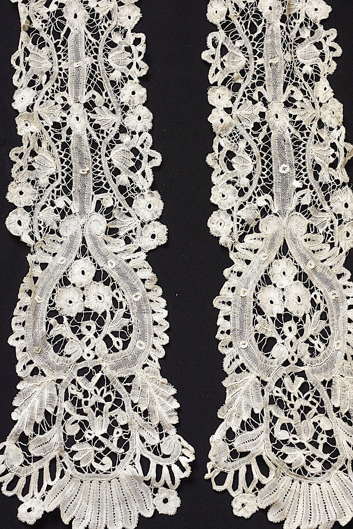 アンティークレース　dentelle ancienne タイ＋モチーフ .FR a l'epoque