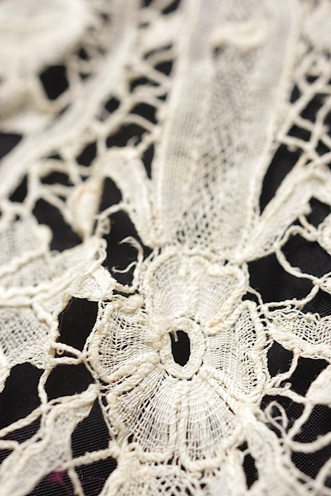 アンティークレース　dentelle ancienne タイ＋モチーフ .FR a l'epoque