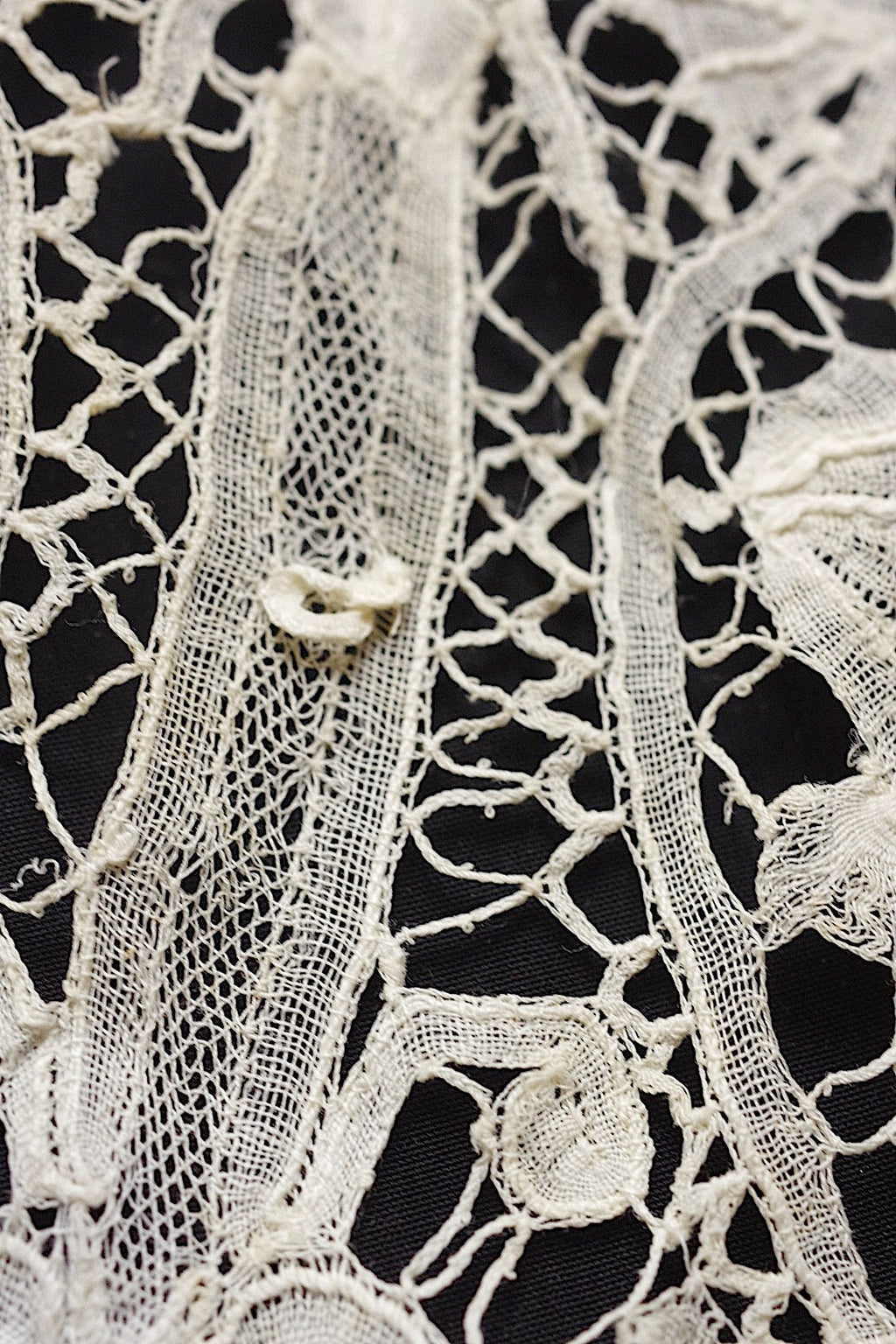 アンティークレース　dentelle ancienne タイ＋モチーフ .FR a l'epoque
