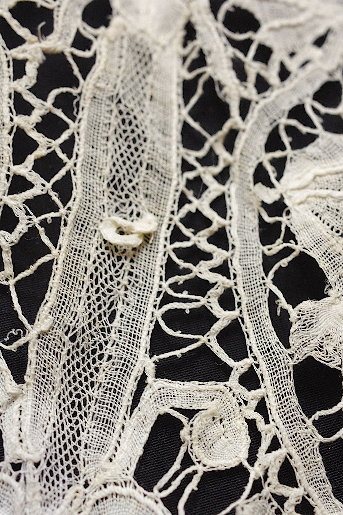 アンティークレース　dentelle ancienne タイ＋モチーフ .FR a l'epoque