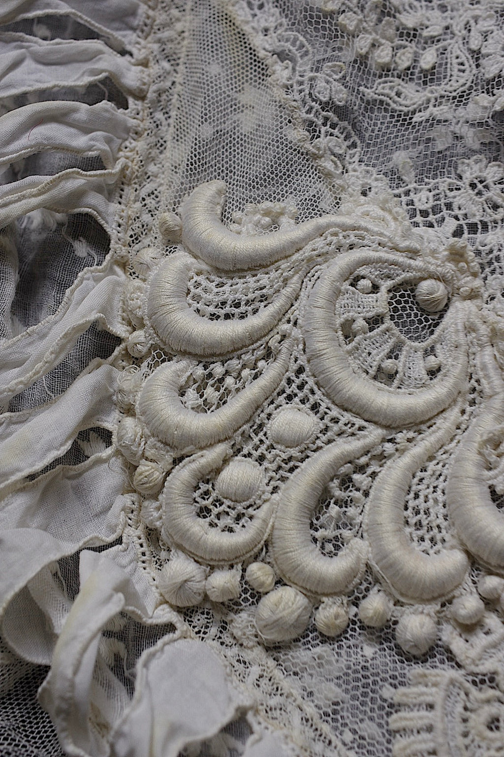 アンティークレース　dentelle ancienne-antique lace 刺繍カバー　素材 .FR a l'epoque