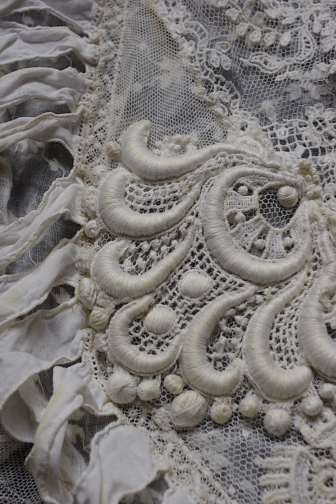 アンティークレース　dentelle ancienne-antique lace 刺繍カバー　素材 .FR a l'epoque