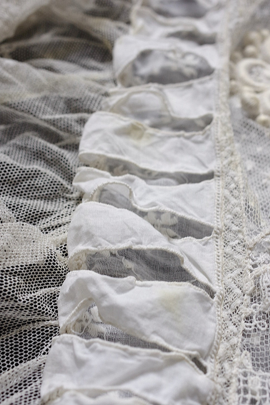 アンティークレース　dentelle ancienne-antique lace 刺繍カバー　素材 .FR a l'epoque