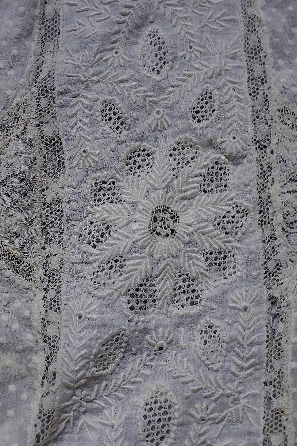 アンティークレース　dentelle ancienne-antique lace 刺繍カバー　素材 .FR a l'epoque