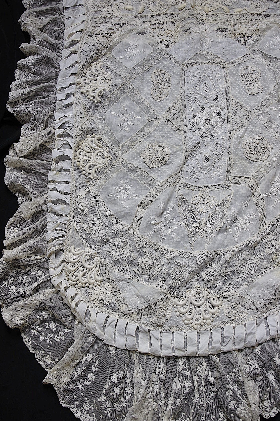 アンティークレース　dentelle ancienne-antique lace 刺繍カバー　素材 .FR a l'epoque