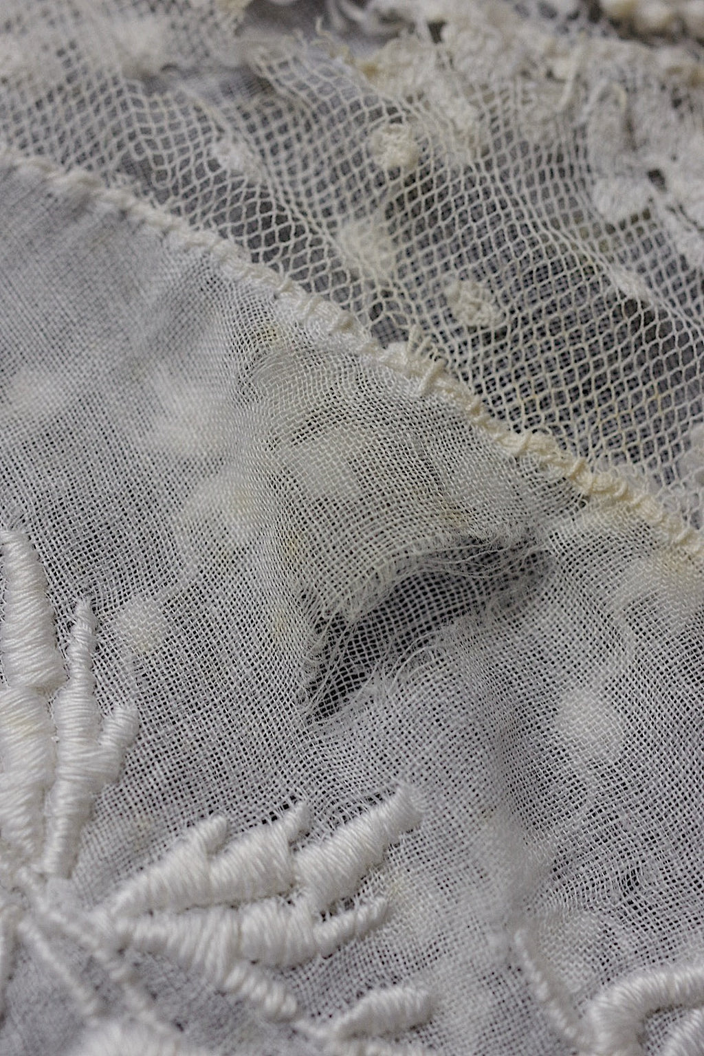 アンティークレース　dentelle ancienne-antique lace 刺繍カバー　素材 .FR a l'epoque