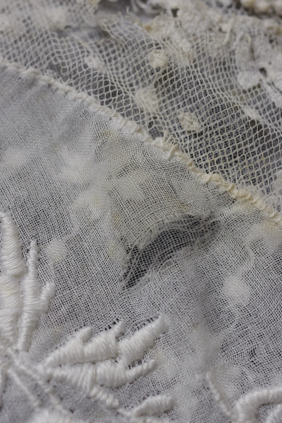 アンティークレース　dentelle ancienne-antique lace 刺繍カバー　素材 .FR a l'epoque