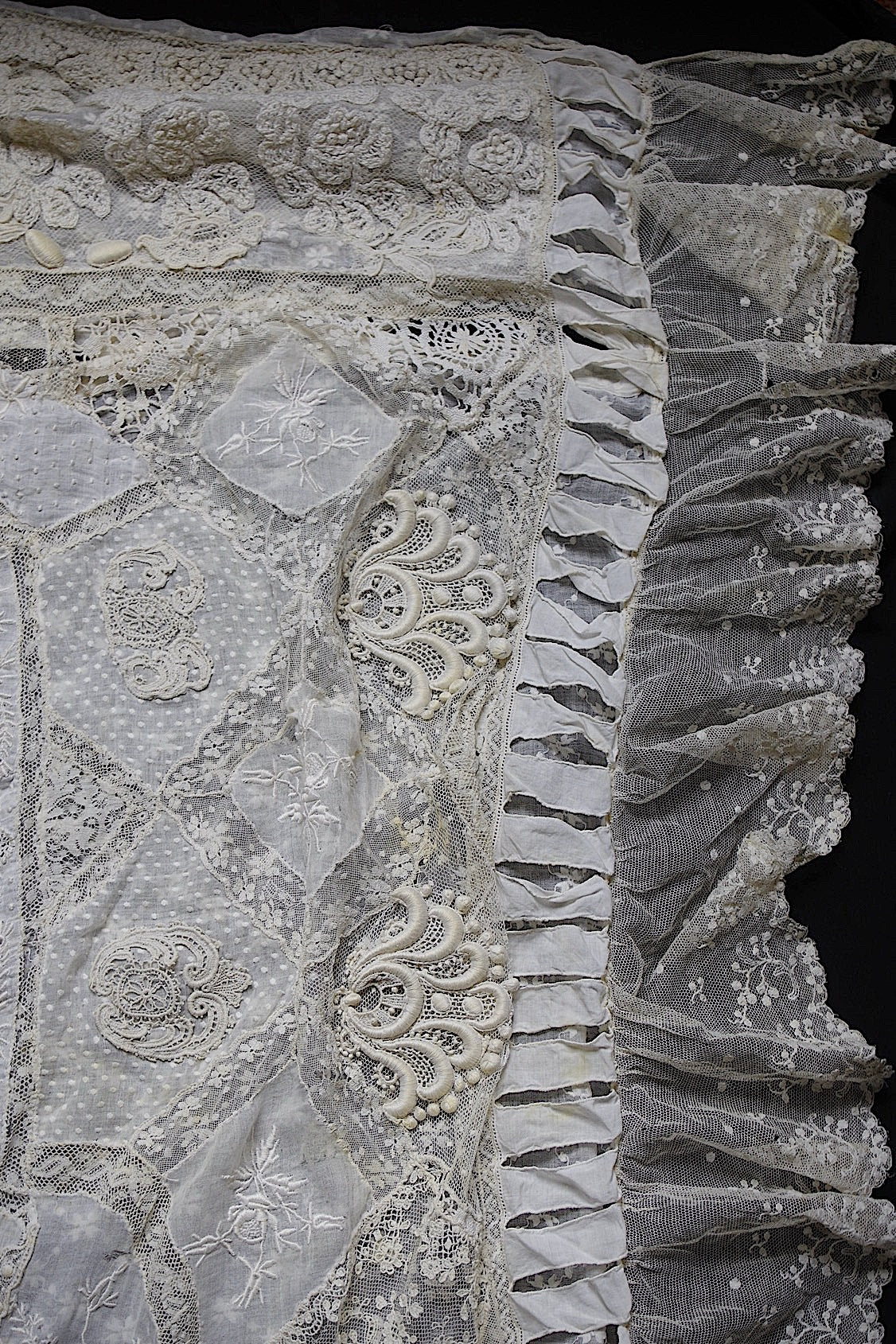 アンティークレース　dentelle ancienne-antique lace 刺繍カバー　素材 .FR a l'epoque