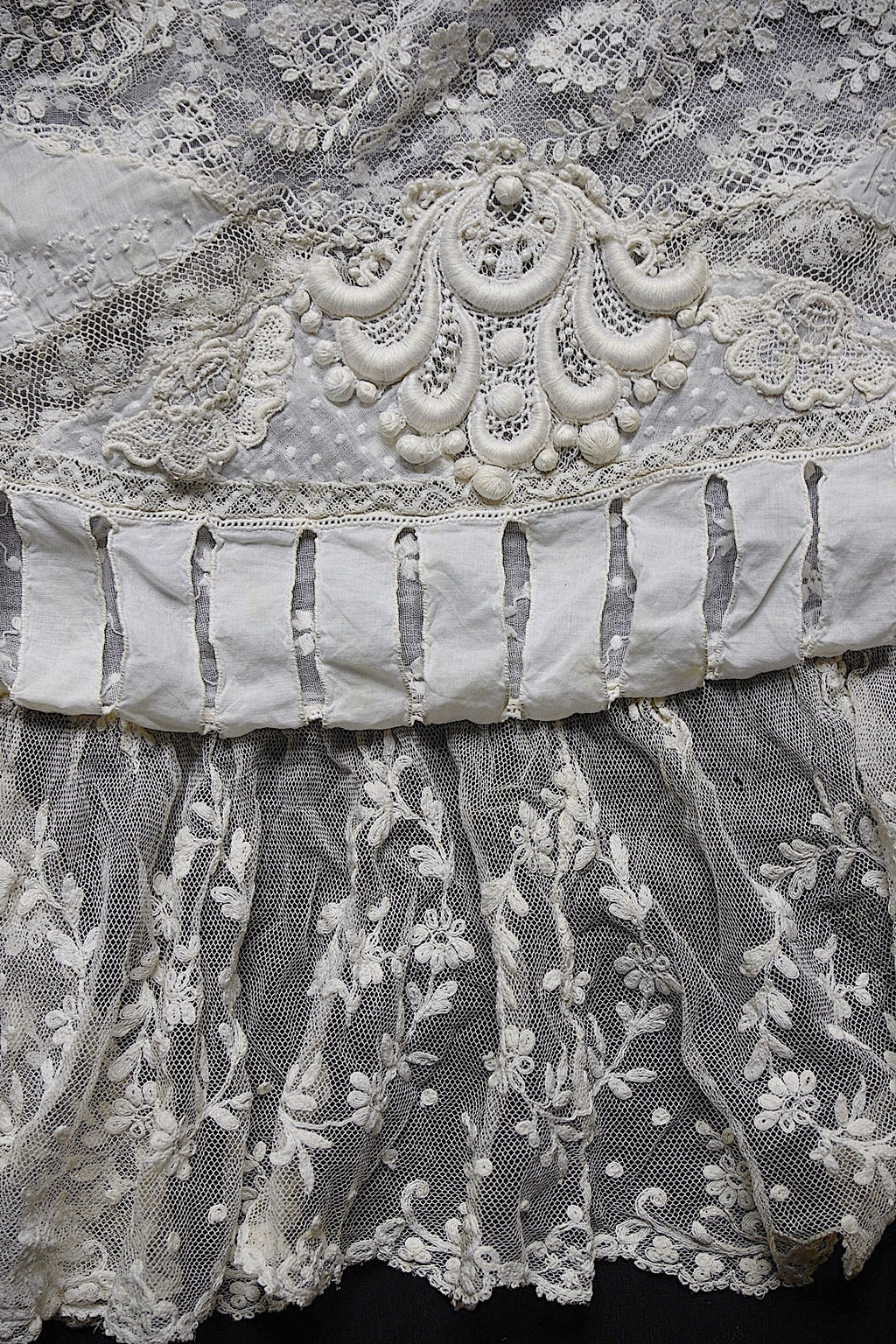 アンティークレース　dentelle ancienne-antique lace 刺繍カバー　素材 .FR a l'epoque