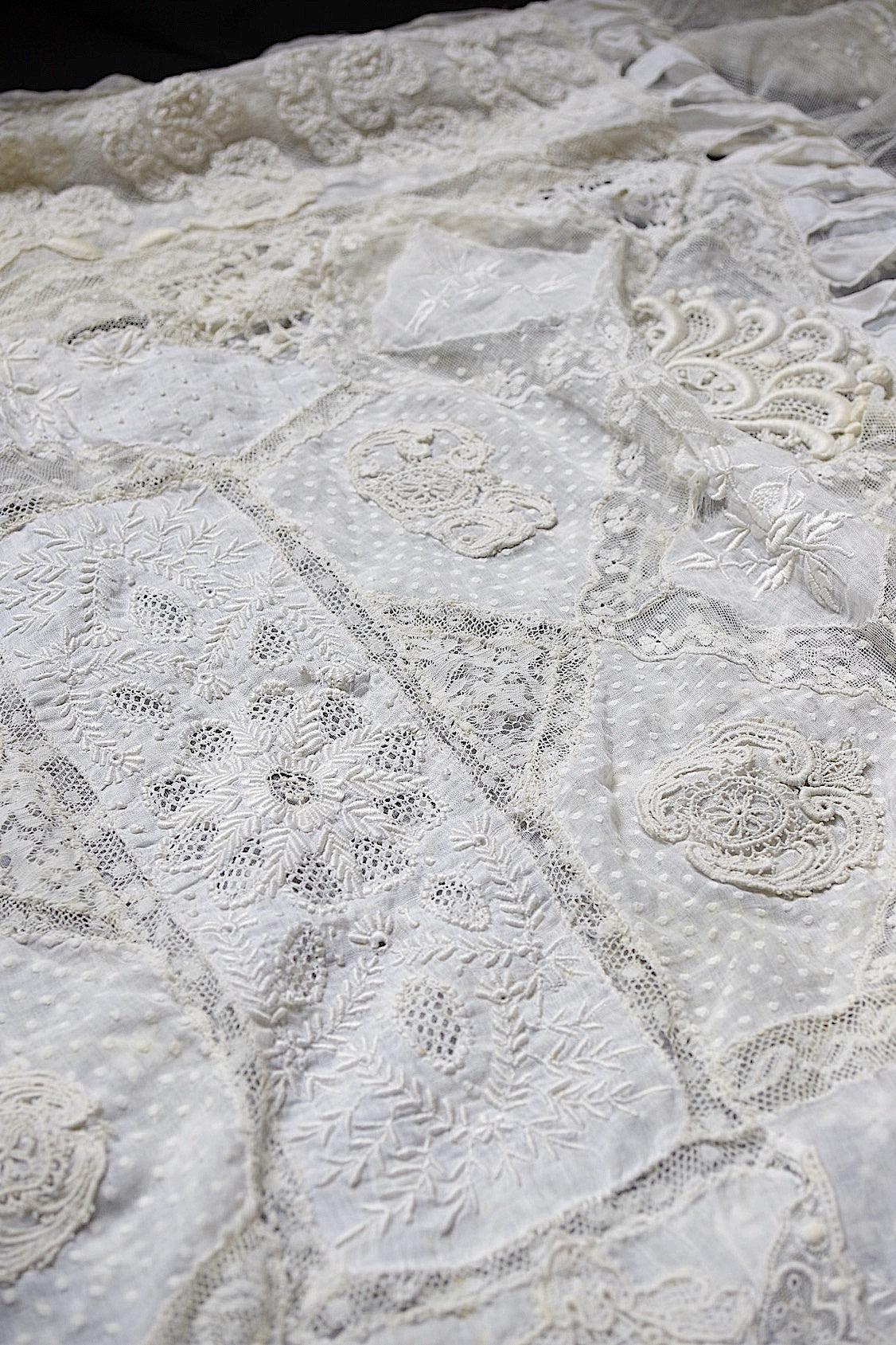 アンティークレース　dentelle ancienne-antique lace 刺繍カバー　素材 .FR a l'epoque