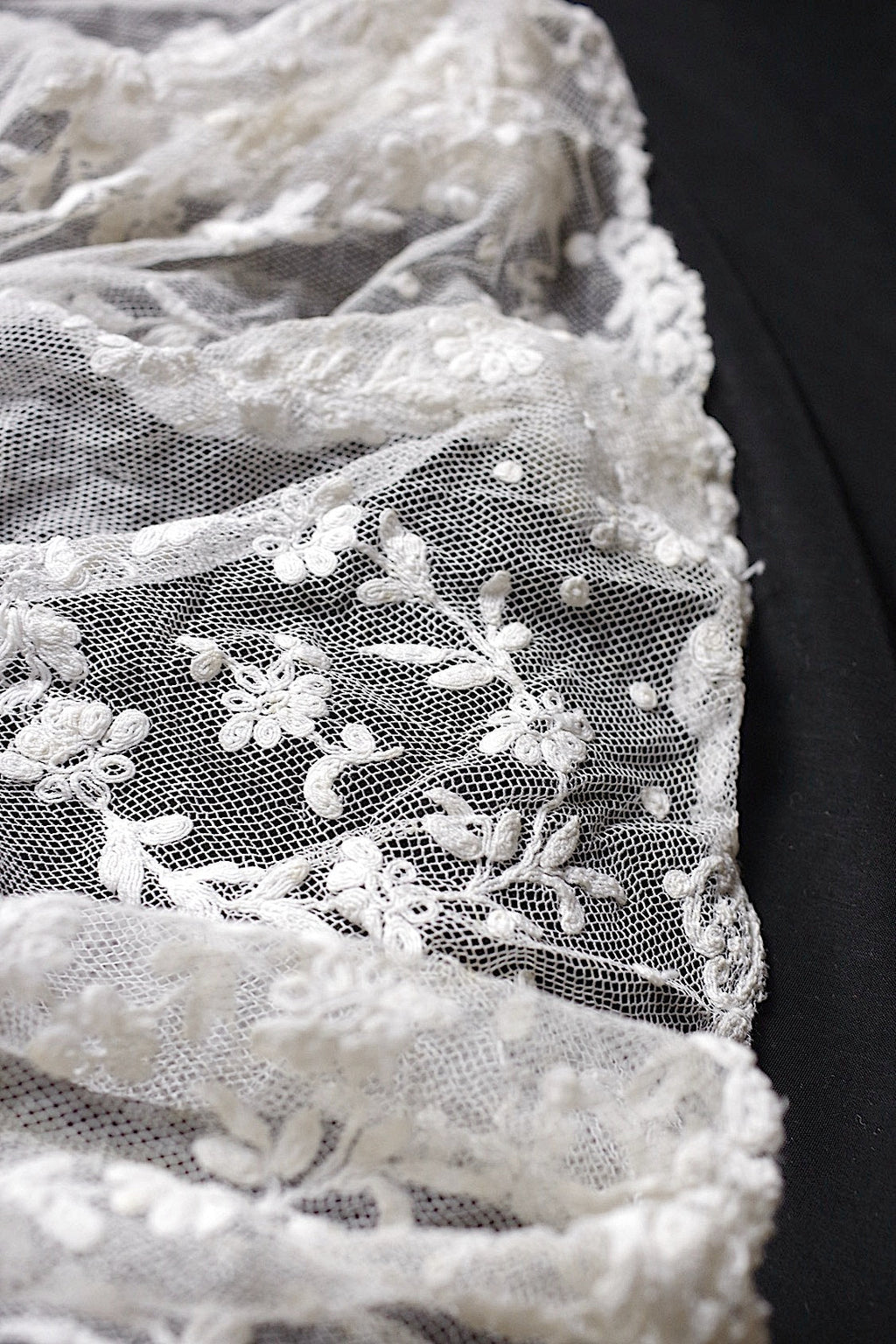 アンティークレース　dentelle ancienne-antique lace 刺繍カバー　素材 .FR a l'epoque
