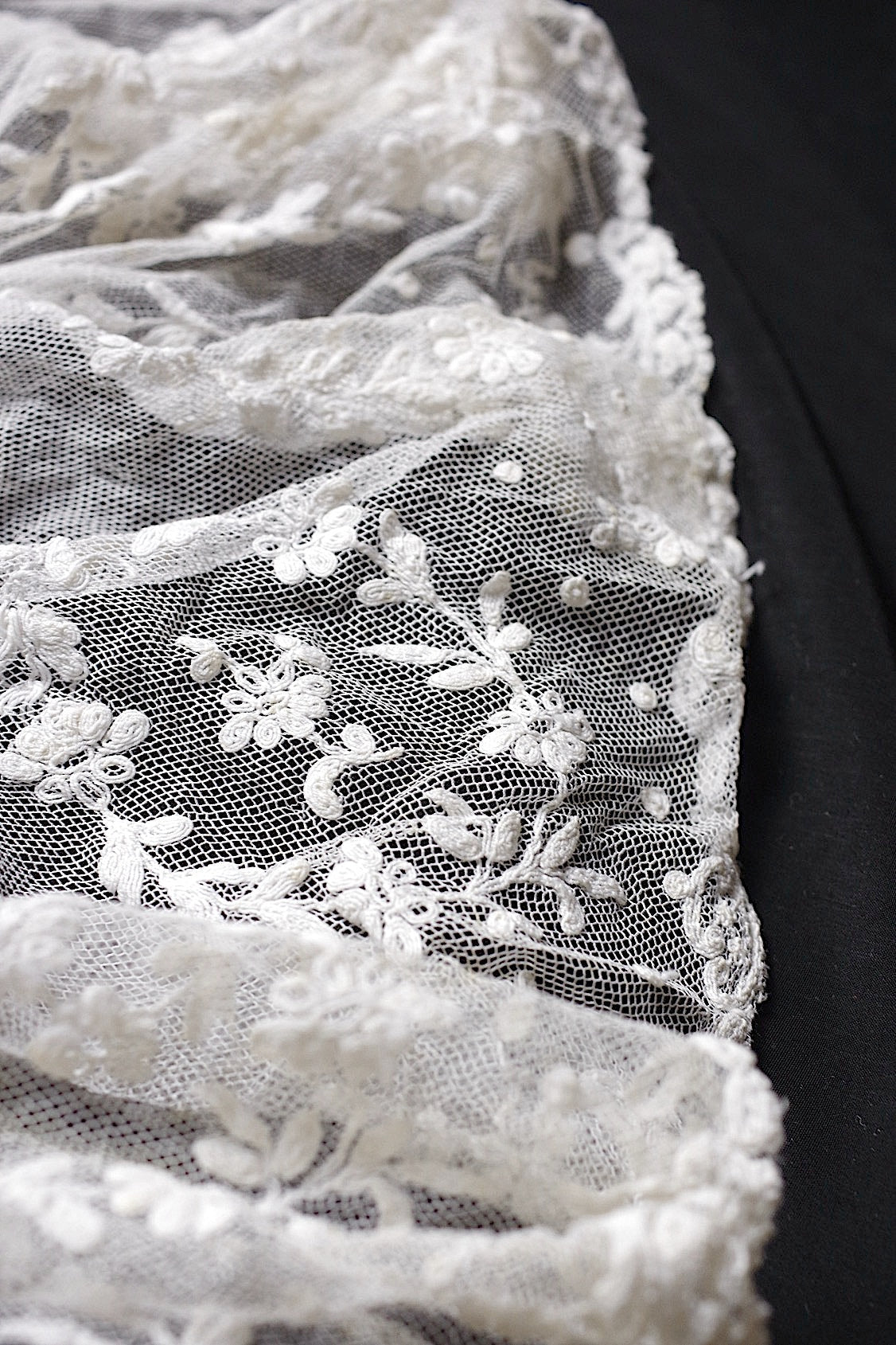アンティークレース　dentelle ancienne-antique lace 刺繍カバー　素材 .FR a l'epoque