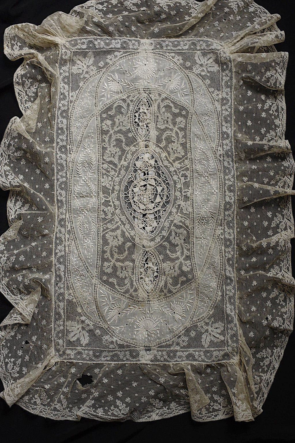 アンティークレース　dentelle ancienne-antique lace 刺繍クロス .FR a l'epoque