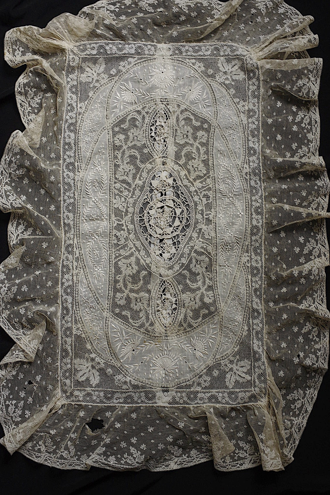 アンティークレース　dentelle ancienne-antique lace 刺繍クロス .FR a l'epoque