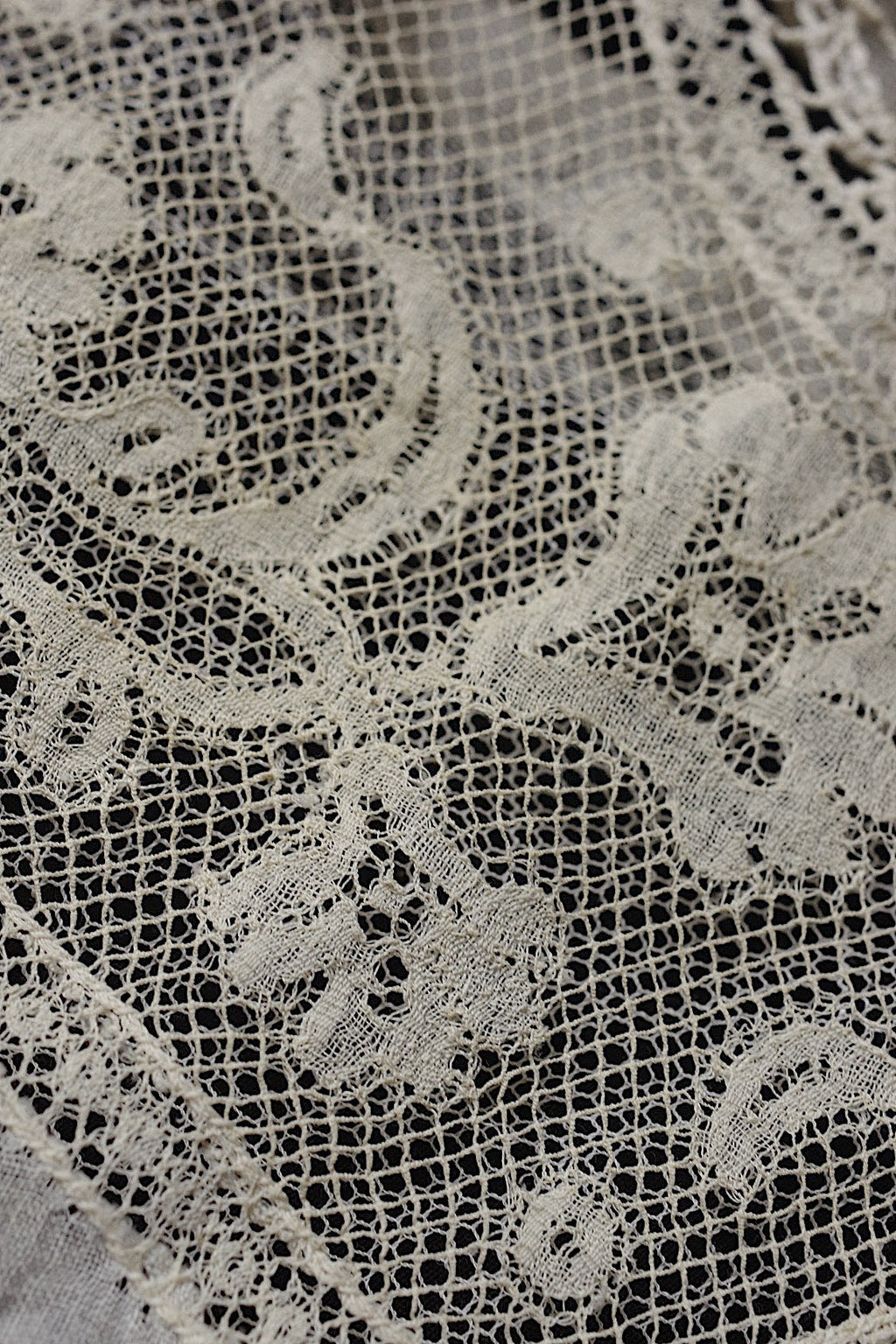 アンティークレース　dentelle ancienne-antique lace 刺繍クロス .FR a l'epoque