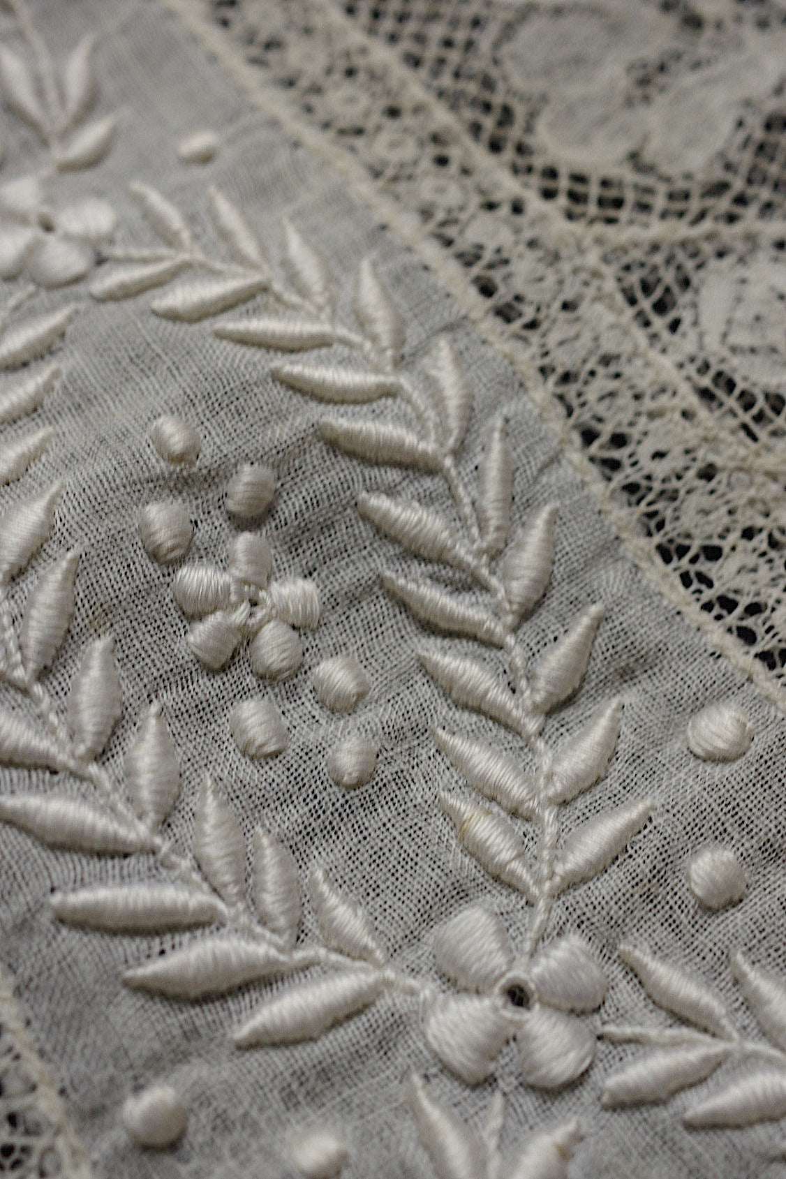 アンティークレース　dentelle ancienne-antique lace 刺繍クロス .FR a l'epoque