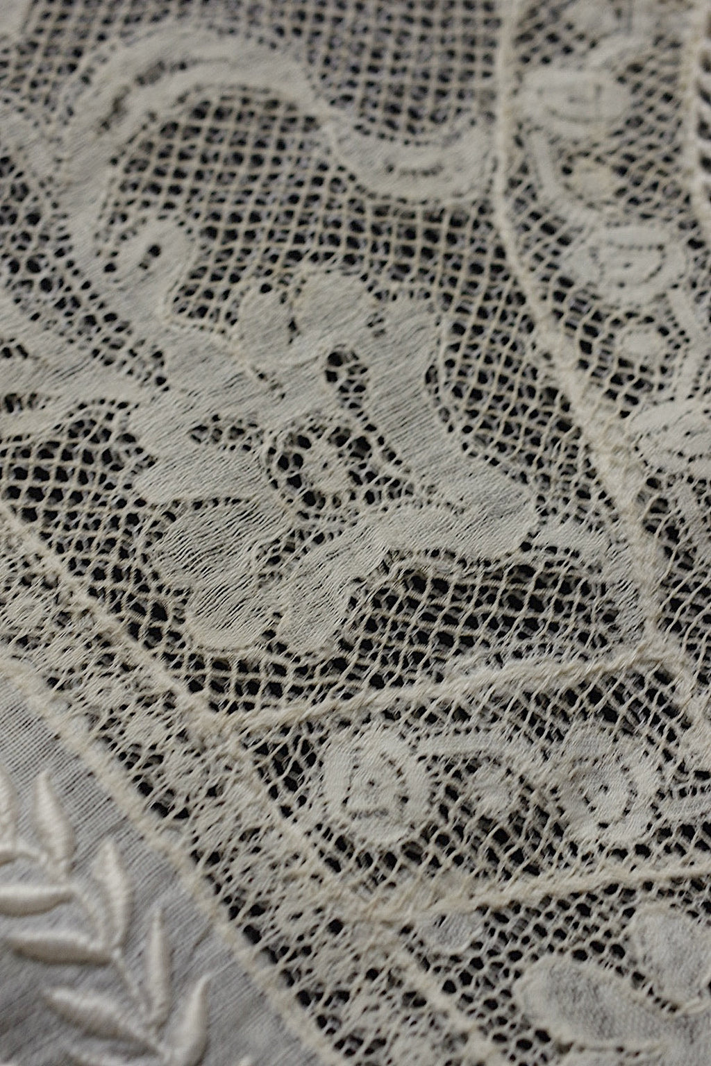 アンティークレース　dentelle ancienne-antique lace 刺繍クロス .FR a l'epoque