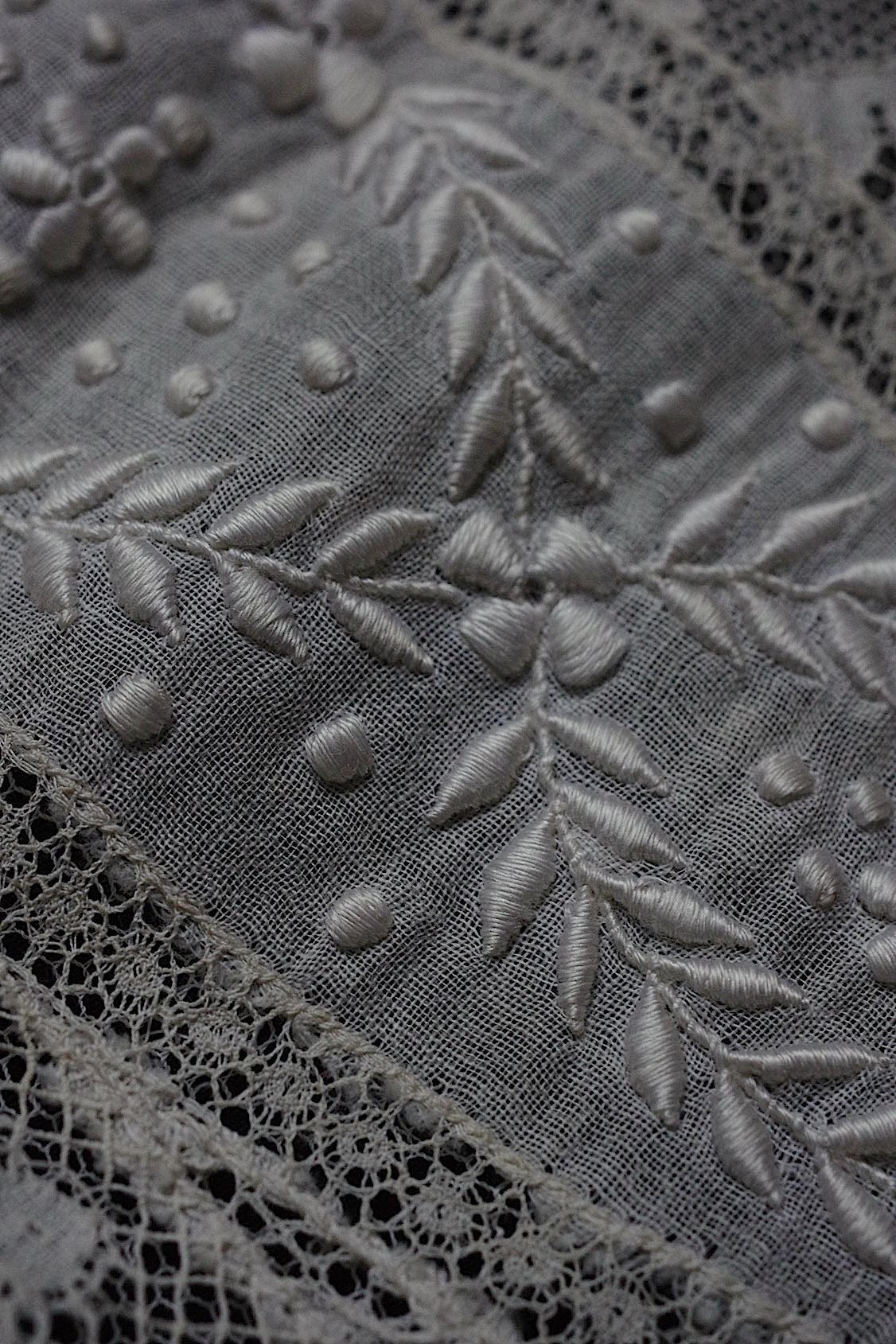 アンティークレース　dentelle ancienne-antique lace 刺繍クロス .FR a l'epoque