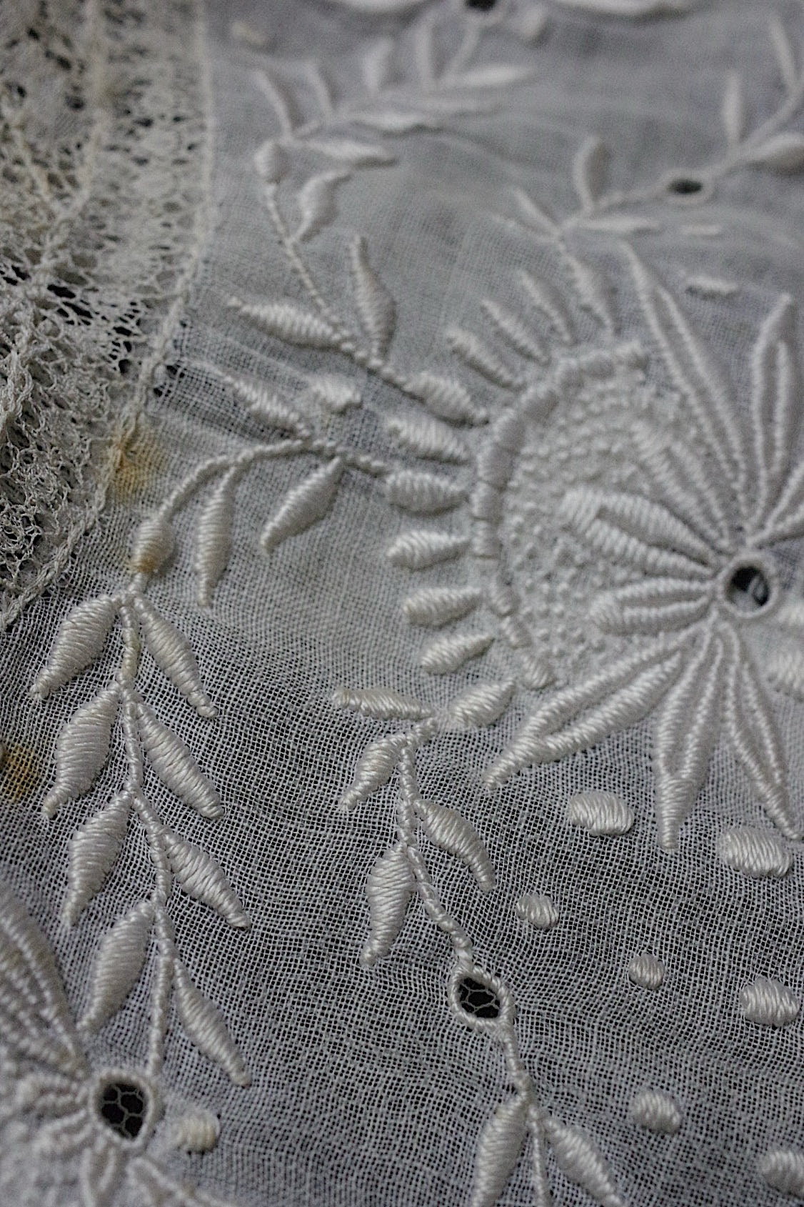 アンティークレース　dentelle ancienne-antique lace 刺繍クロス .FR a l'epoque