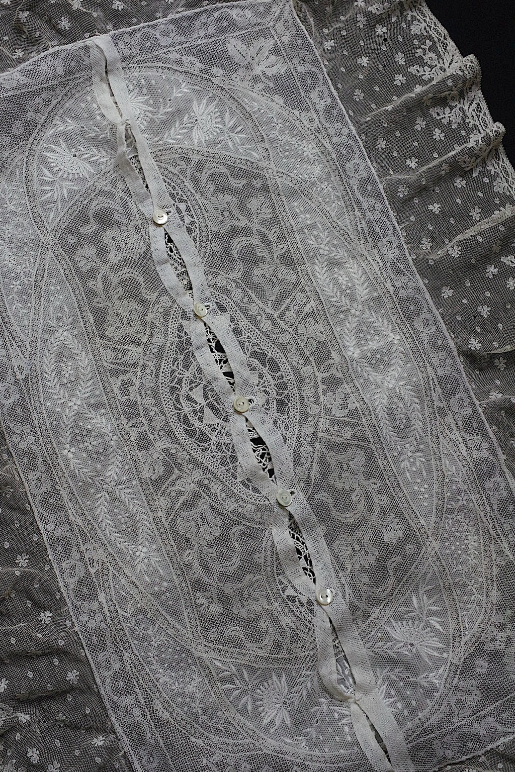 アンティークレース　dentelle ancienne-antique lace 刺繍クロス .FR a l'epoque