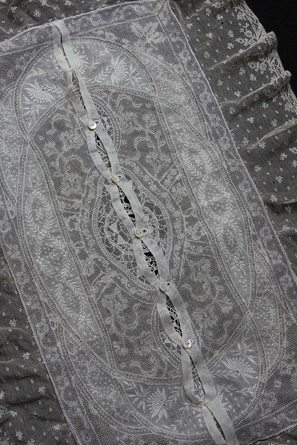 アンティークレース　dentelle ancienne-antique lace 刺繍クロス .FR a l'epoque